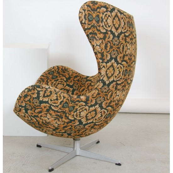 Vintage Egg chair with footstool in green fabric For Sale CPH